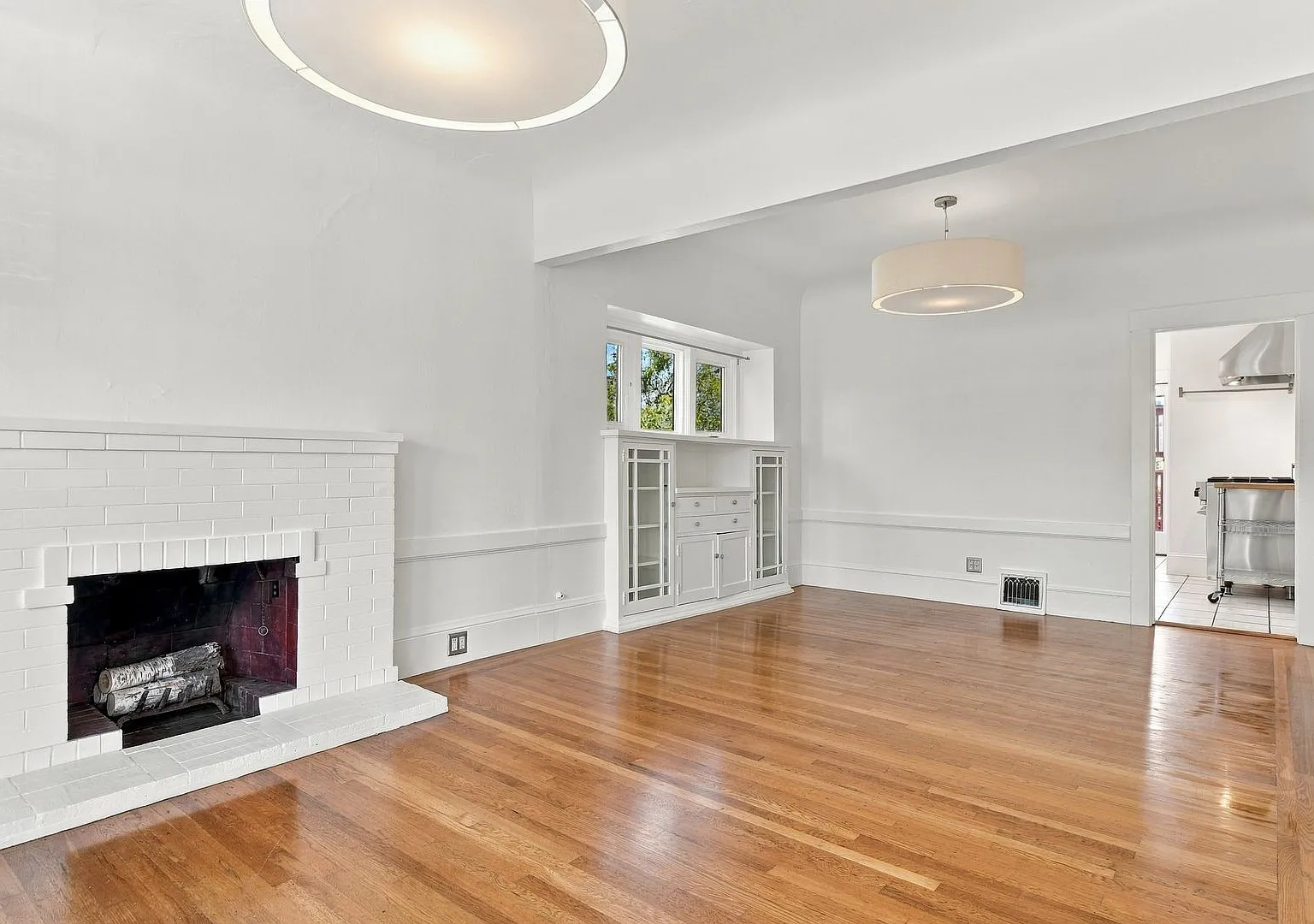 Charming Two Bedroom Home in Mission Terrace - Please Contact for Showing Availability! — Photo 4
