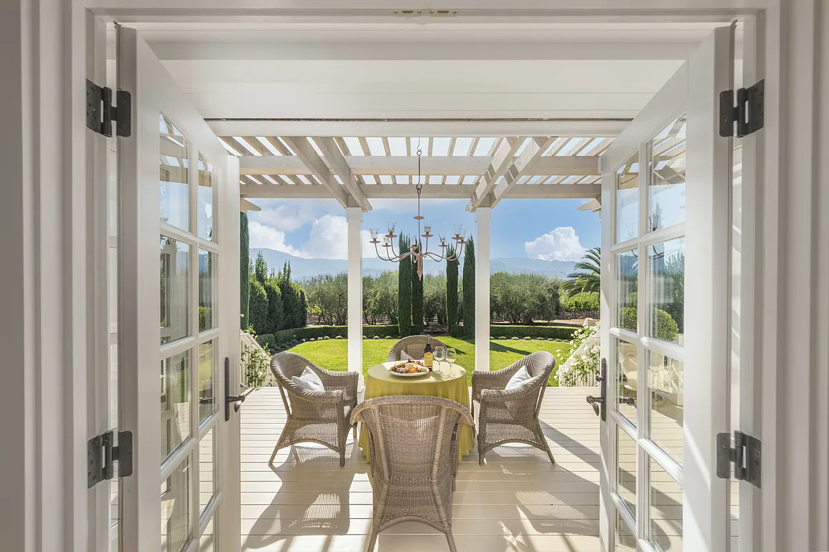 6 bed, 6.5 bath, 5800 sqft, $45,000 — Photo 3
