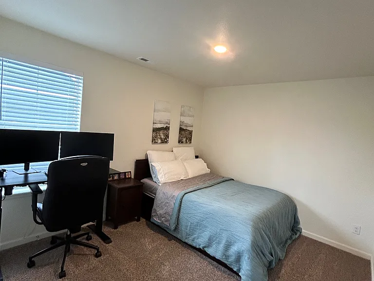 Guest Bedroom 2 - with work station