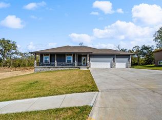 1325 Copper Mountain Dr, Crescent, IA 51526