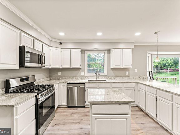 4th image of 15252 Surrey House Way