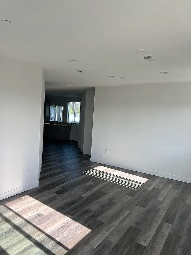 1745 N Western Ave — Photo 2