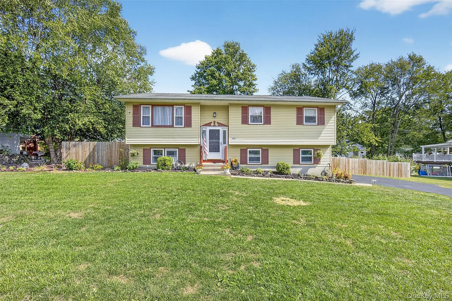 205 Oriole Drive photo 1