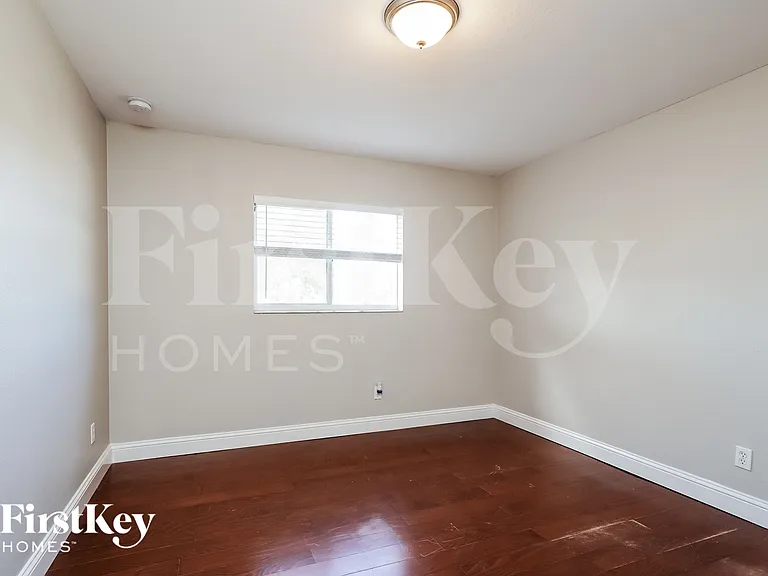 1722 NW 15th St — Photo 13