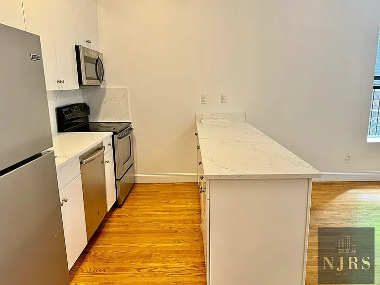 230 W 97th St #2F — Photo 3