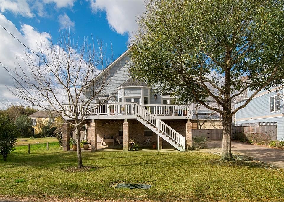 Beautiful 4 bedroom home in Clear Lake Shores