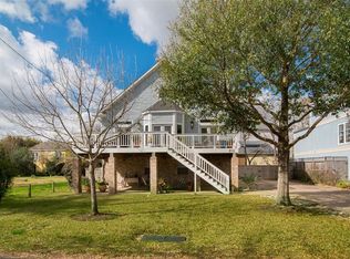 310 Oak Rd, Clear Lake Shores, TX 77565