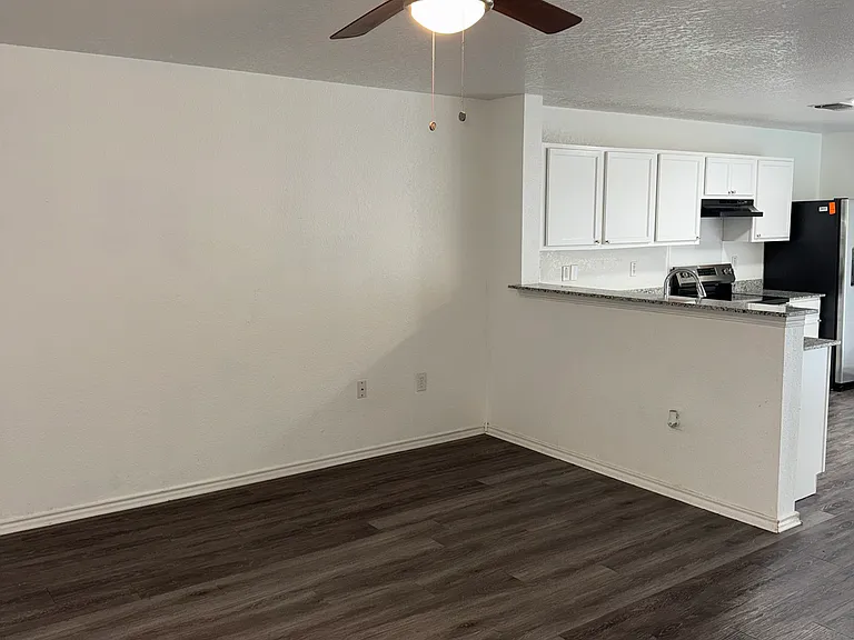 7238 Azalea Sq — Photo 2