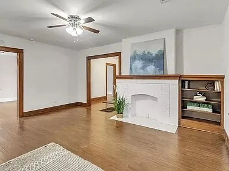 918 W Hill St — Photo 2