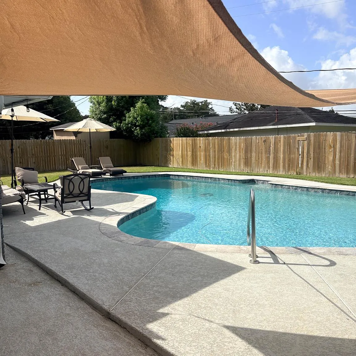 3 bed, 5.0 bath, 2340 sqft, $2,200 — Photo 1