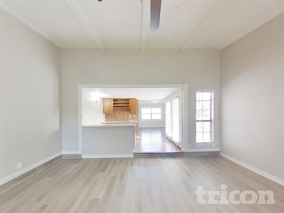 3rd image of 414 Hemlock Dr