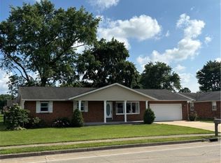 905 W Evergreen Ave, Effingham, IL 62401