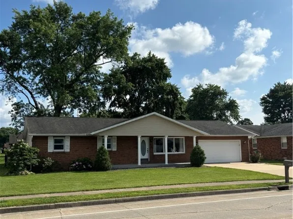 905 W Evergreen Ave, Effingham, IL 62401