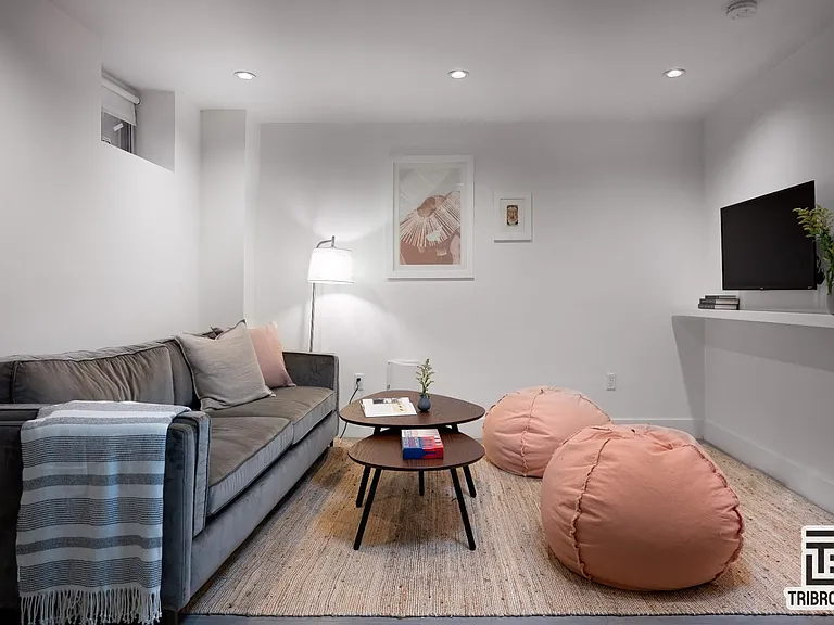 308 Stanhope St #3R — Photo 6