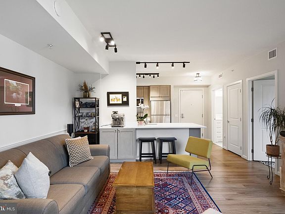 5th image of 440 L St NW Unit 601