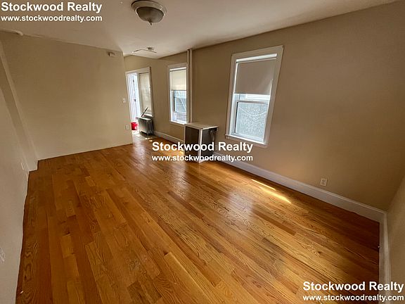4th image of 381 Dorchester St
