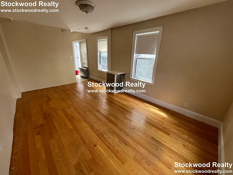 381 Dorchester St — Photo 4