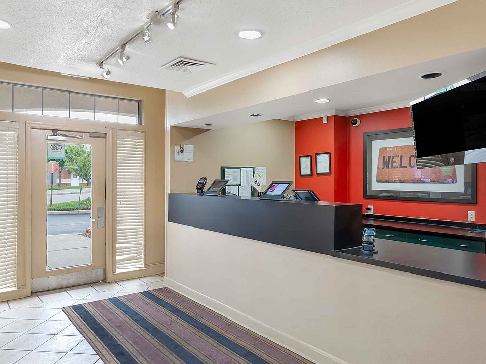 Lobby and Guest Check-in