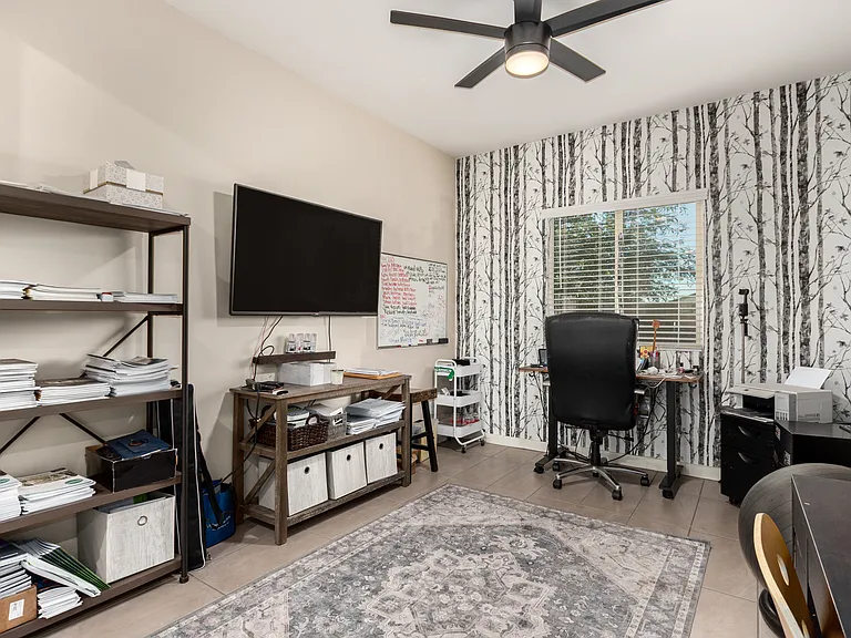 Office ready with encouraging deco.