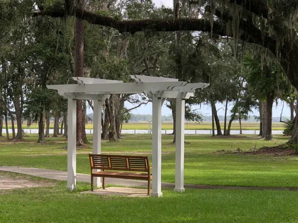 158 Abbey Ln, Waverly, GA 31565