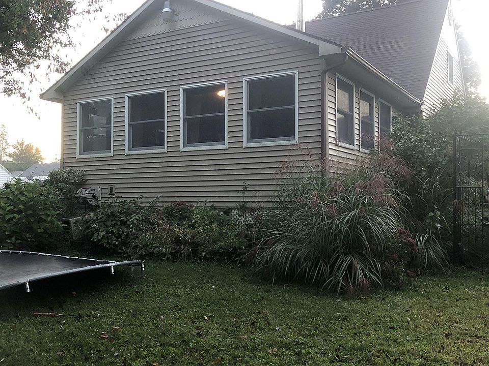 2nd image of 2652 2nd Ave