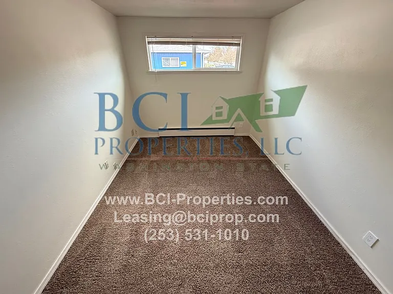 8402 McKinley Ave E — Photo 4