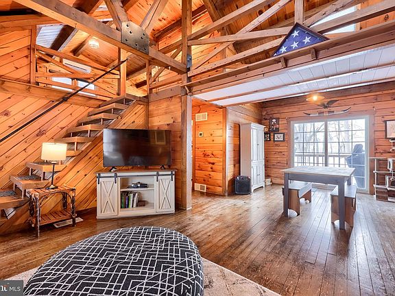 4th image of 146 Oak Rd