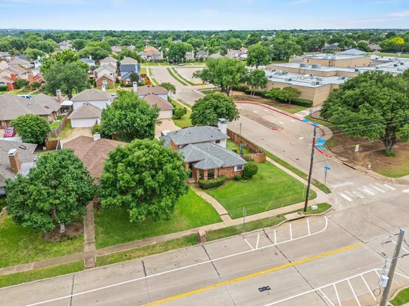 2060 Arbor Creek Dr APT B, Carrollton, TX 75010