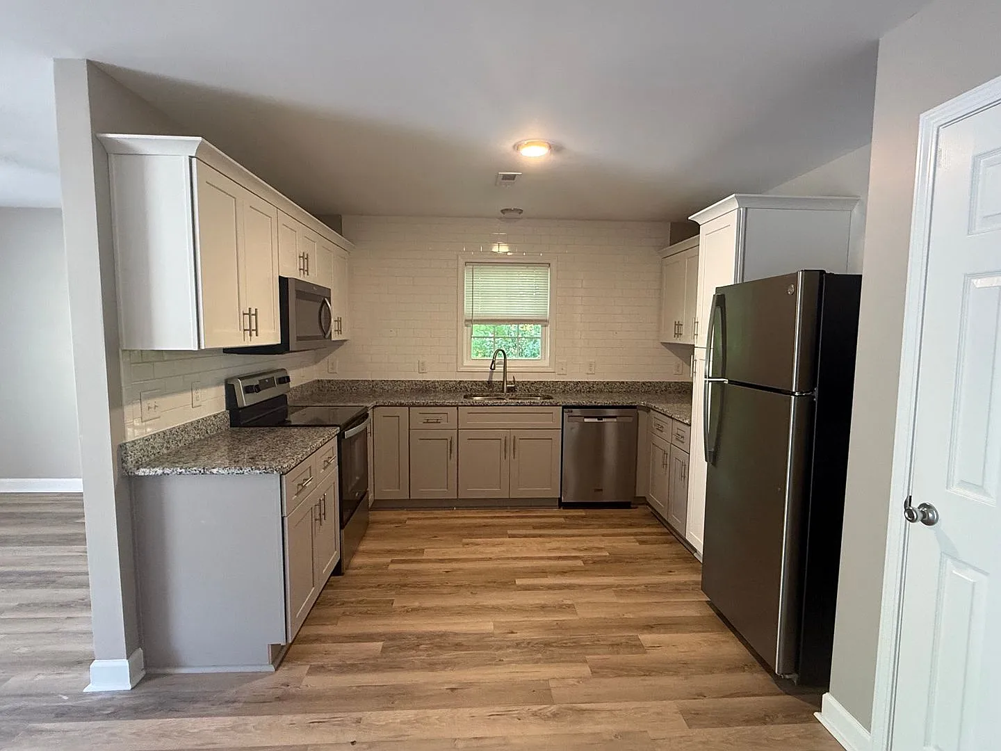 317/319 E. Gilbreath Street — Photo 3
