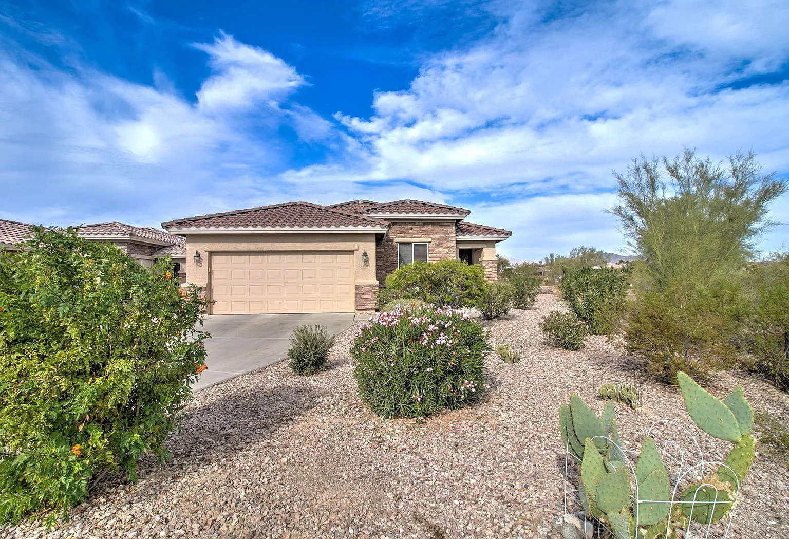 3 bed, 2.0 bath, 1962 sqft, $2,500 — Photo 3