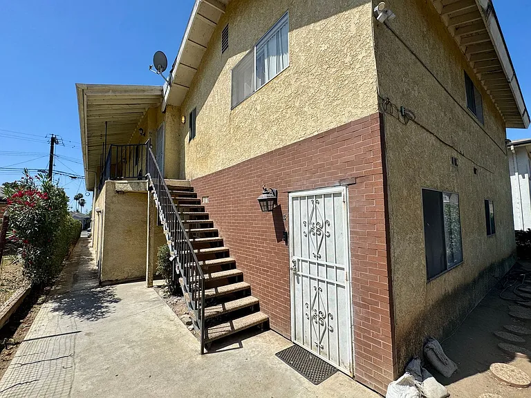 Beverly — Photo 8