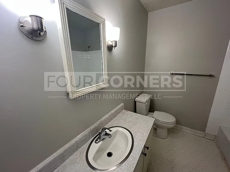 2401 Vanstory St #C — Photo 9