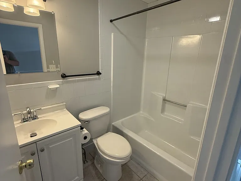 39 Hodges Ave #2F — Photo 3