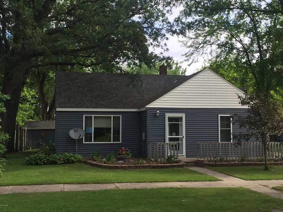 1st image of 109 Dakota Ave NE
