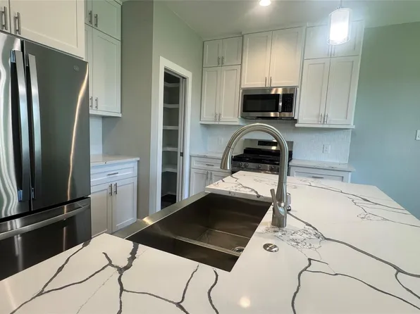 737 Ebenezer Ln, Brenham, TX
