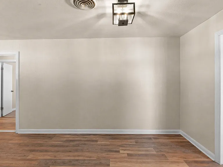 917 Crockett Ct — Photo 16
