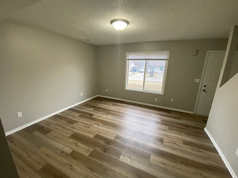 3018 SE 17th Street — Photo 2