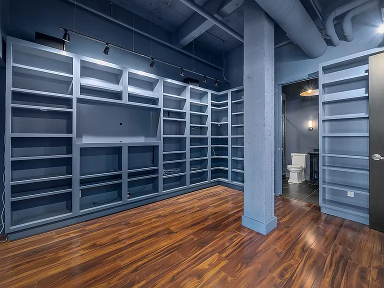 3010 Locust St #208 — Photo 22