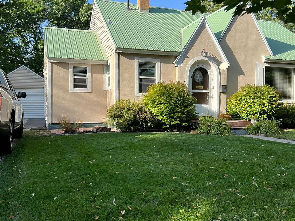 1st image of 119 E 19th St