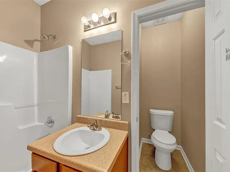 1025 City Park Dr — Photo 12