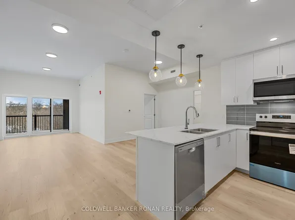 121 Mary St #404, Clearview, ON L0M 1G0