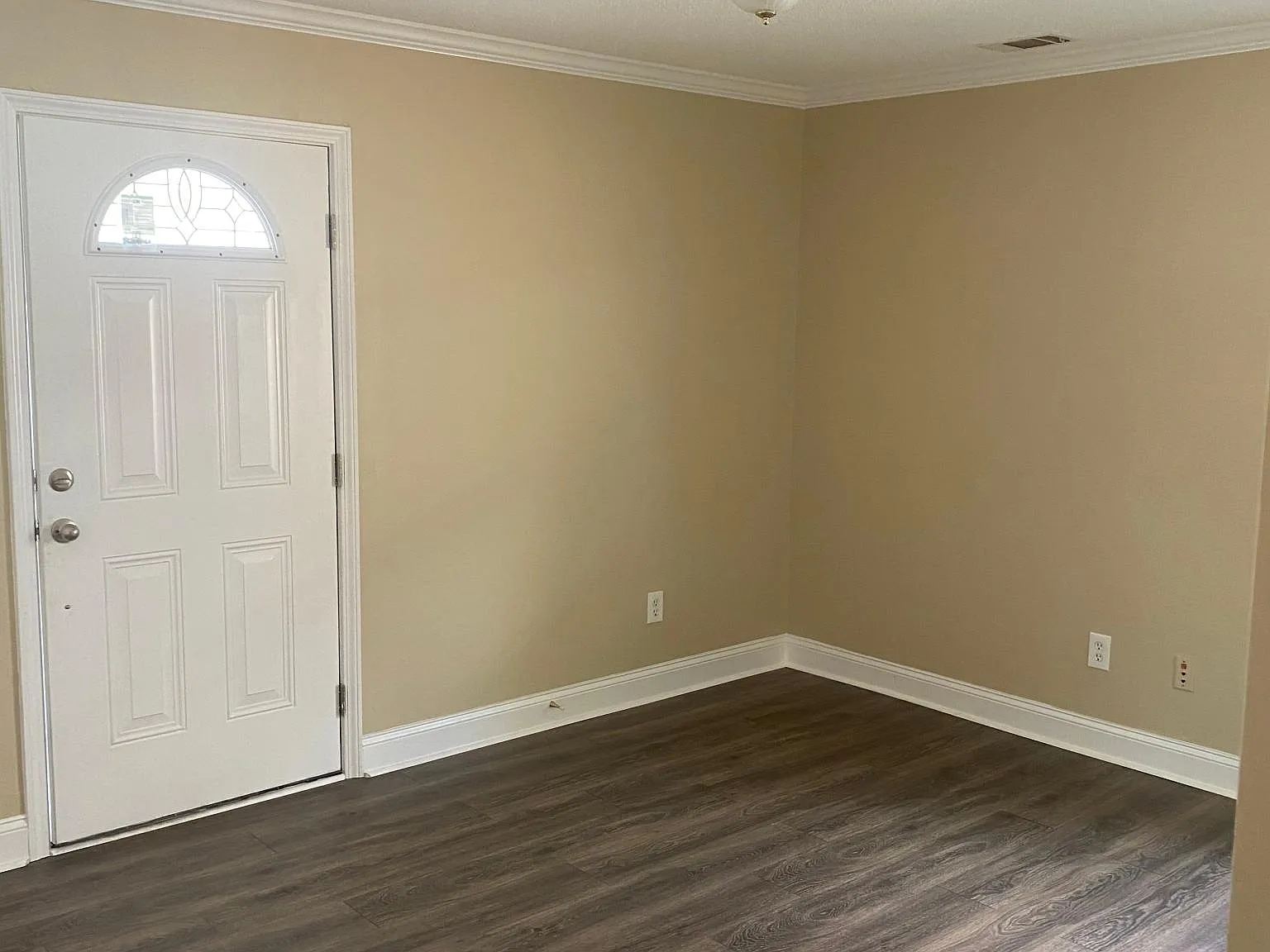 3 bed, $1,800 — Photo 3