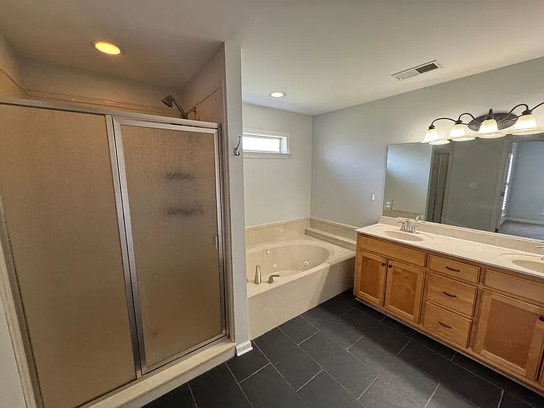 205 Hackberry Cv — Photo 10