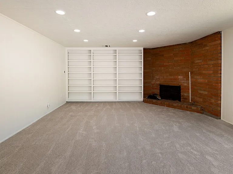 3102 Granville Ave — Photo 3