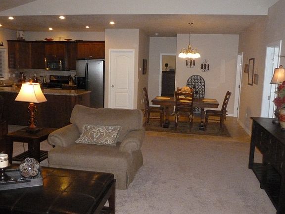 4th image of 2447 E Trevino St