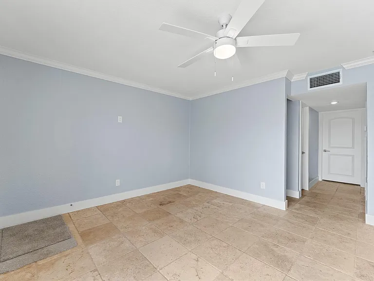 8118 Albacore Dr #7 — Photo 5
