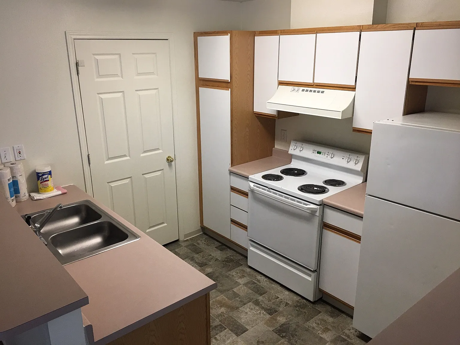 Turnberry Apartments — Photo 2