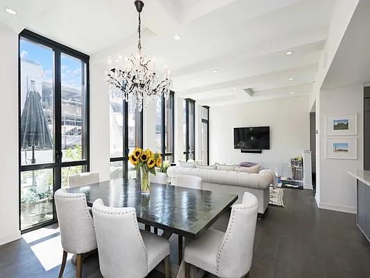 Sold by Sotheby's International Realty | media 1