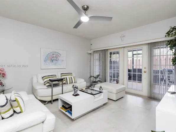 7032 SW 23rd St #16, Davie, FL 33317