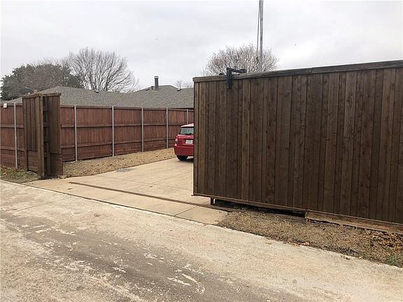 2nd image of 611 Ironwood Dr